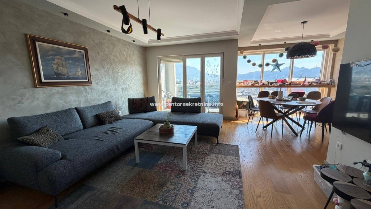 Prodaja, trosoban stan 112m2, Centar, Bar